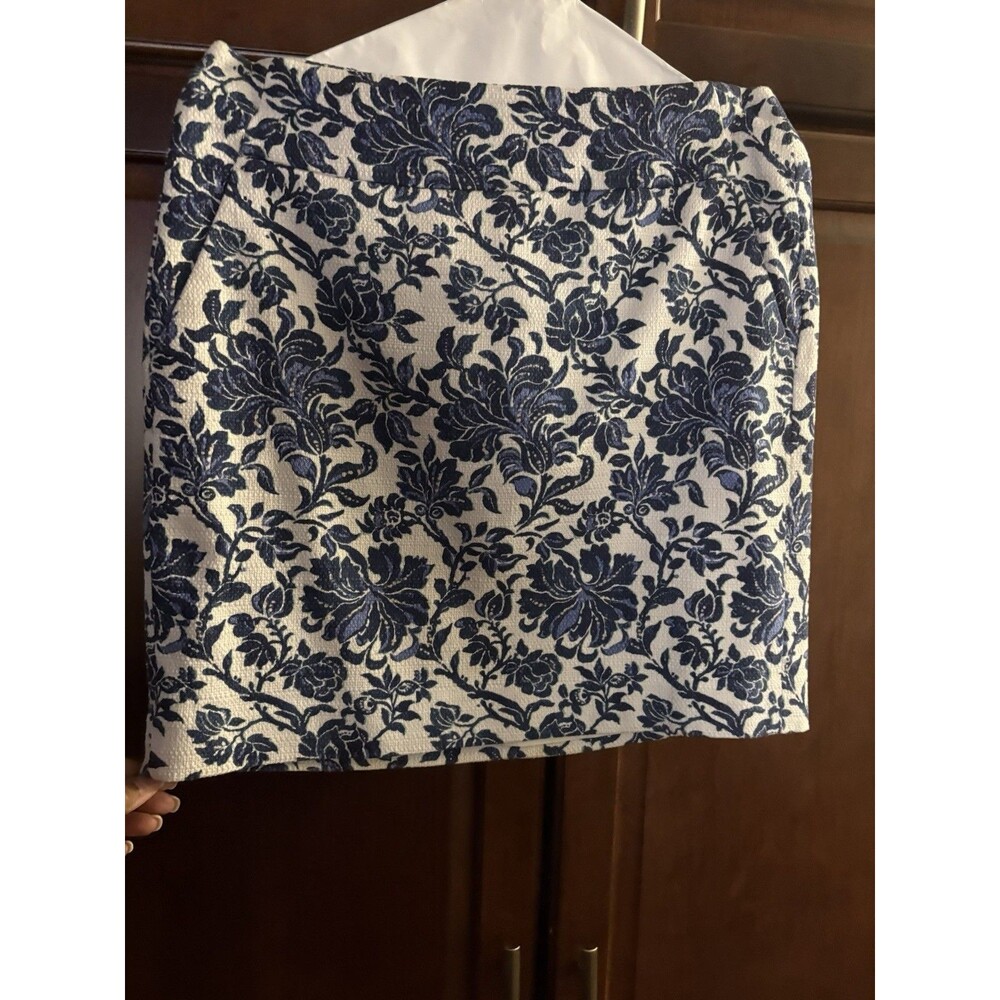ANN TAYLOR Floral Brocade Pencil Skirt Navy Blue White Size 4 Lined Pockets